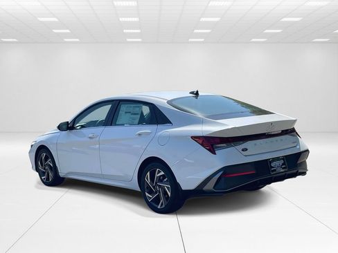 New 2026 Hyundai Elantra Limited image 4