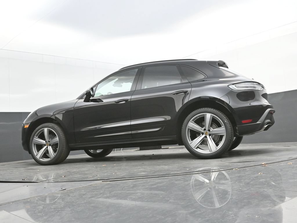 Certified 2026 Porsche Macan AWD/4WD image 30