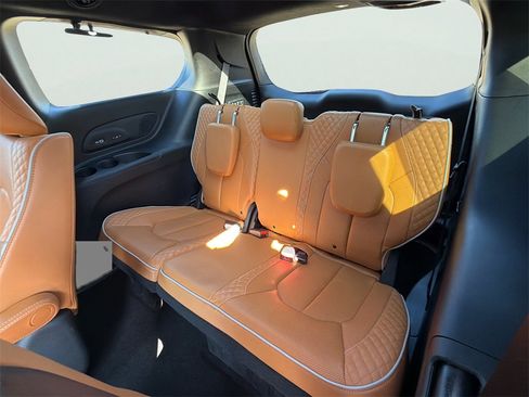 Used 2021 Chrysler Pacifica Pinnacle image 22