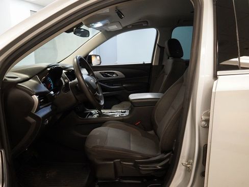 Used 2018 Chevrolet Traverse LS FWD image 4