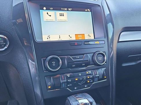 Used 2018 Ford Explorer XLT w/ Equipment Group 201A AWD/4WD image 14