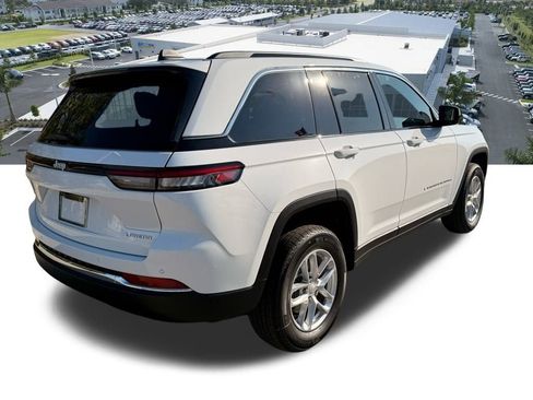 New 2026 Jeep Grand Cherokee Laredo image 4