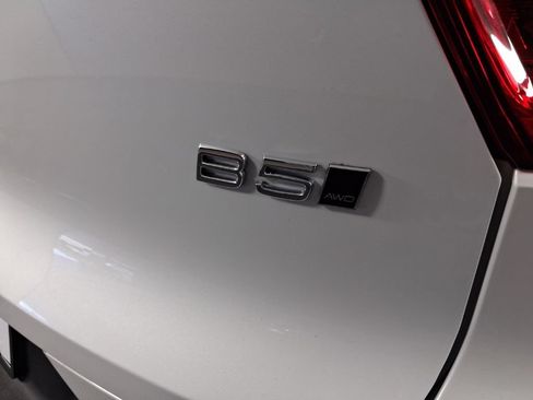 Certified 2026 Volvo XC40 B5 Plus AWD/4WD image 12
