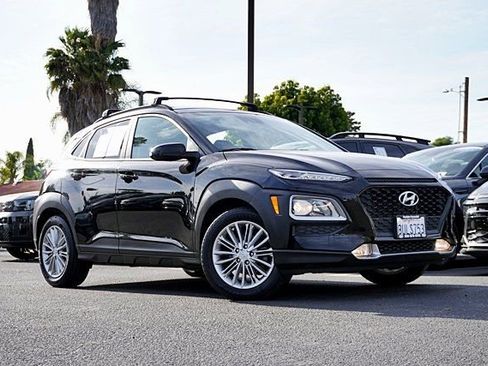 Used 2021 Hyundai Kona SEL Plus w/ Cargo Package FWD image 2