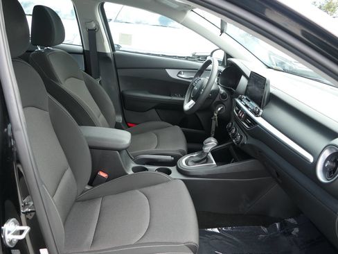 Used 2024 Kia Forte LXS w/ LXS Technology Package FWD image 24