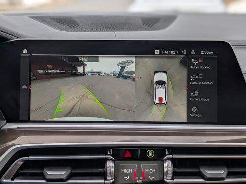 Used 2022 BMW X5 xDrive40i w/ M Sport Package image 3