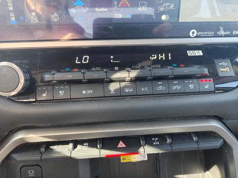 Used 2024 Toyota Tundra Limited image 16