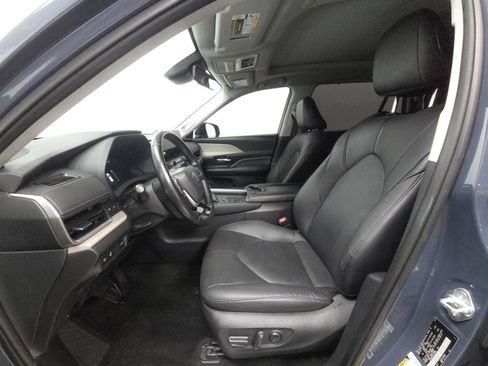 Certified 2024 Toyota Grand Highlander AWD image 4