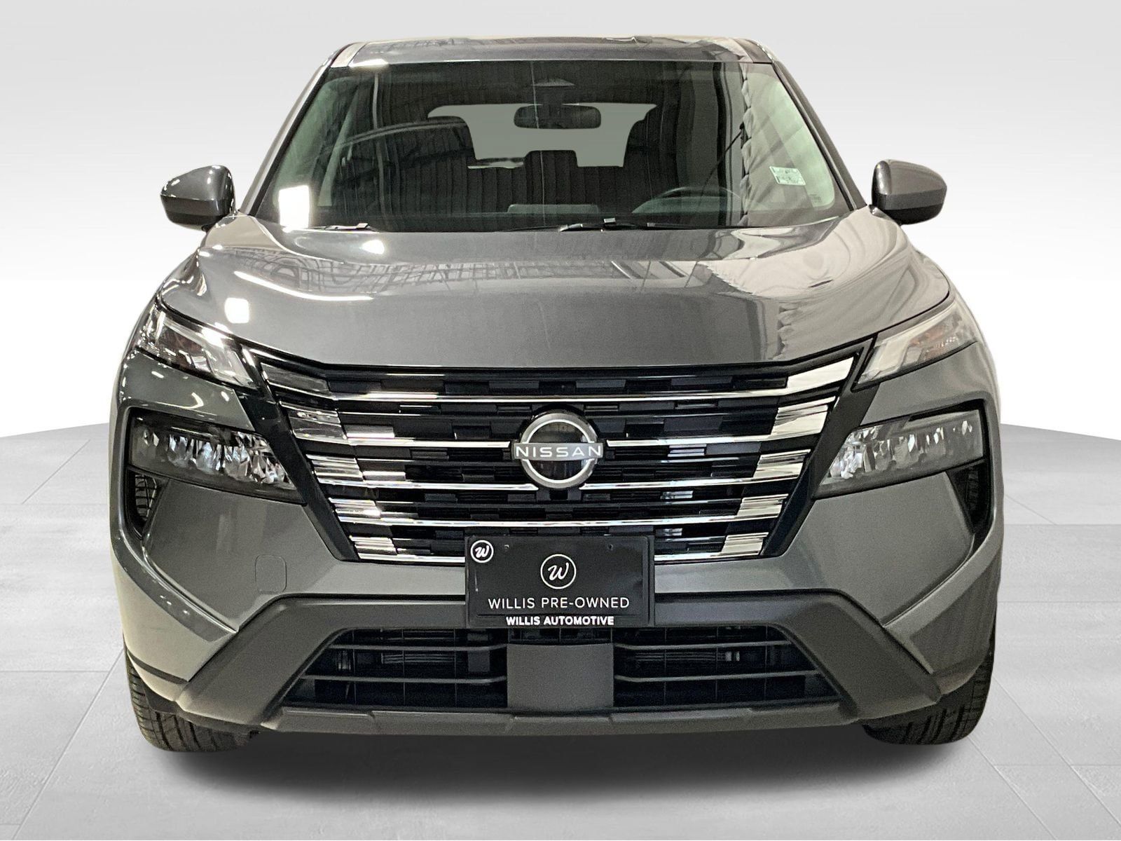 Used 2025 Nissan Rogue SV AWD/4WD image 2