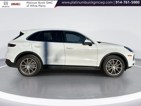 Used 2023 Porsche Cayenne Platinum Edition image 2