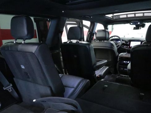 Used 2022 Jeep Wagoneer Series III w/ Premium Group I RWD image 8