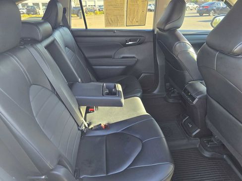 Certified 2024 Toyota Highlander XLE AWD/4WD image 15