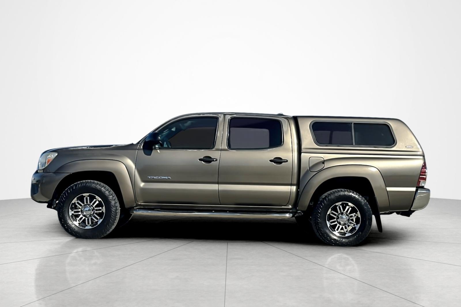 Used 2014 Toyota Tacoma PreRunner w/ SR5 Package RWD image 2
