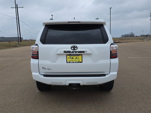 Used 2022 Toyota 4Runner SR5 image 7