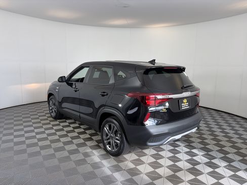 Used 2023 Kia Seltos LX AWD/4WD image 8