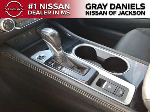 Used 2024 Nissan Altima 2.5 SV w/ SV Premium Package FWD image 19
