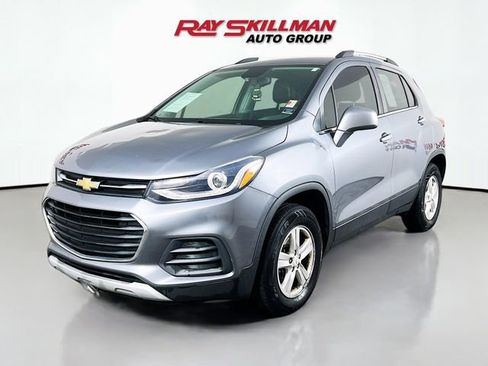Used 2019 Chevrolet Trax LT w/ LT Convenience Package AWD/4WD image 3