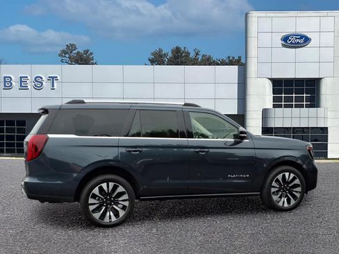 Used 2025 Ford Expedition Platinum w/ Driver's Package AWD/4WD image 8