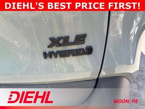 Used 2021 Toyota RAV4 XLE Premium AWD/4WD image 5