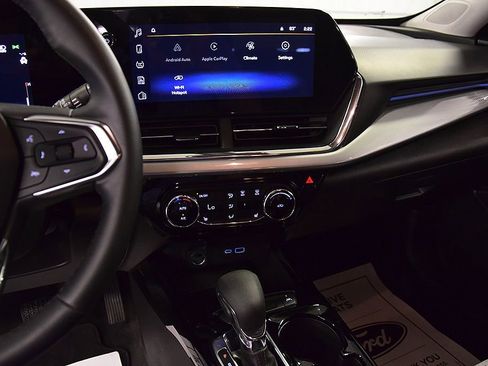 Used 2025 Chevrolet Trax LT w/ Driver Confidence Package FWD image 23