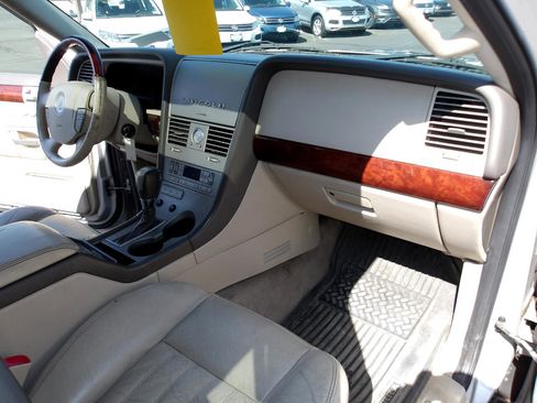 Used 2004 Lincoln Aviator AWD image 13
