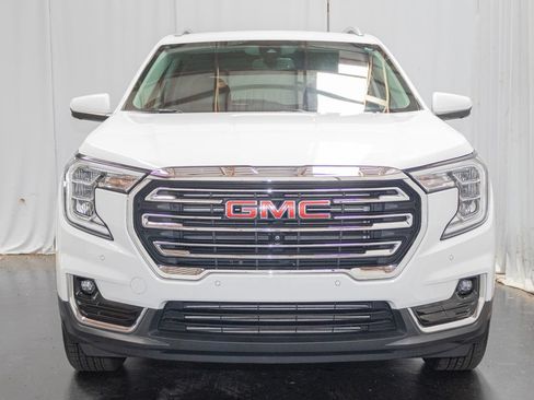 Used 2022 GMC Terrain SLT w/ Tech Package AWD/4WD image 2
