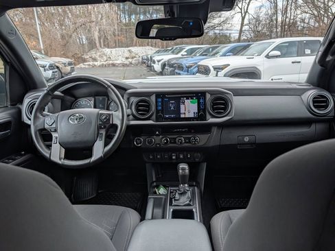 Used 2018 Toyota Tacoma TRD Sport w/ Technology Package image 20