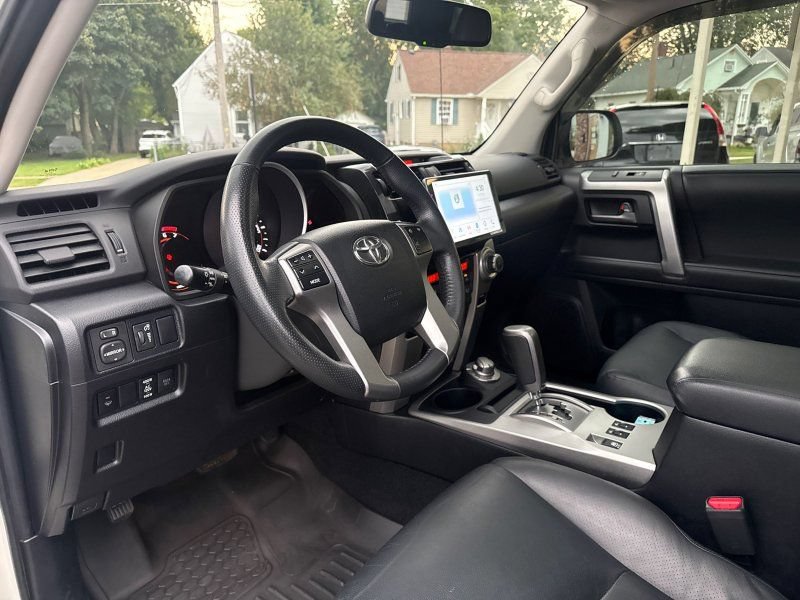 Used 2011 Toyota 4Runner Limited AWD/4WD image 10