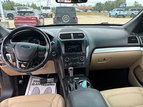 Used 2016 Ford Explorer XLT w/ Equipment Group 202A FWD image 14