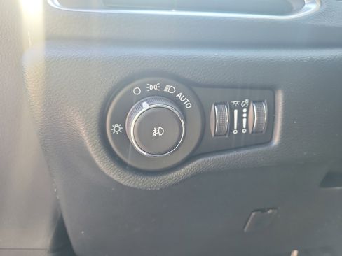 New 2026 Chrysler Pacifica Limited image 24