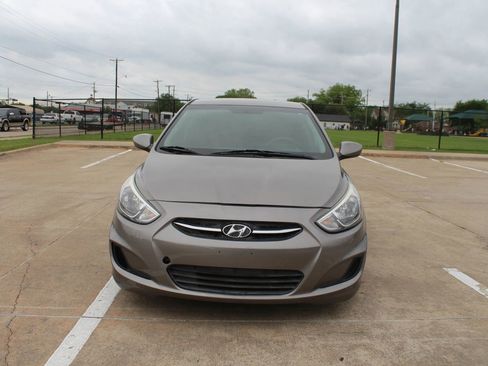 Used 2017 Hyundai Accent SE FWD image 2