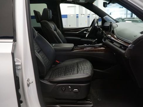 Used 2023 Cadillac Escalade Premium Luxury Platinum AWD/4WD image 17