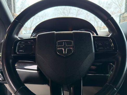 Used 2017 Dodge Grand Caravan SXT image 31