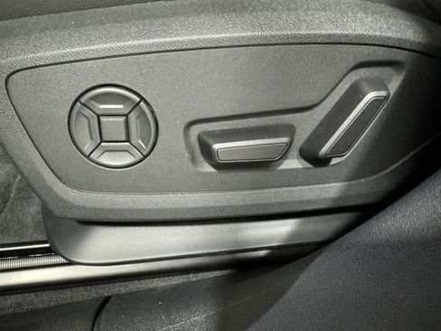 New 2025 Audi A6 e-tron Premium Plus image 30