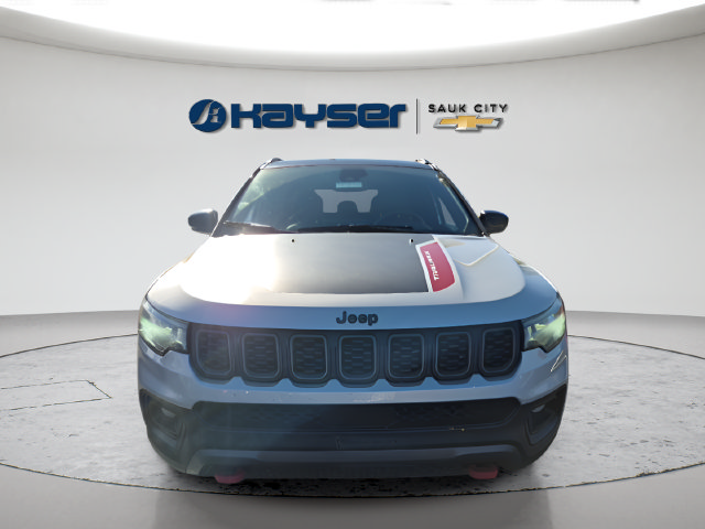 Used 2025 Jeep Compass Trailhawk AWD/4WD image 3