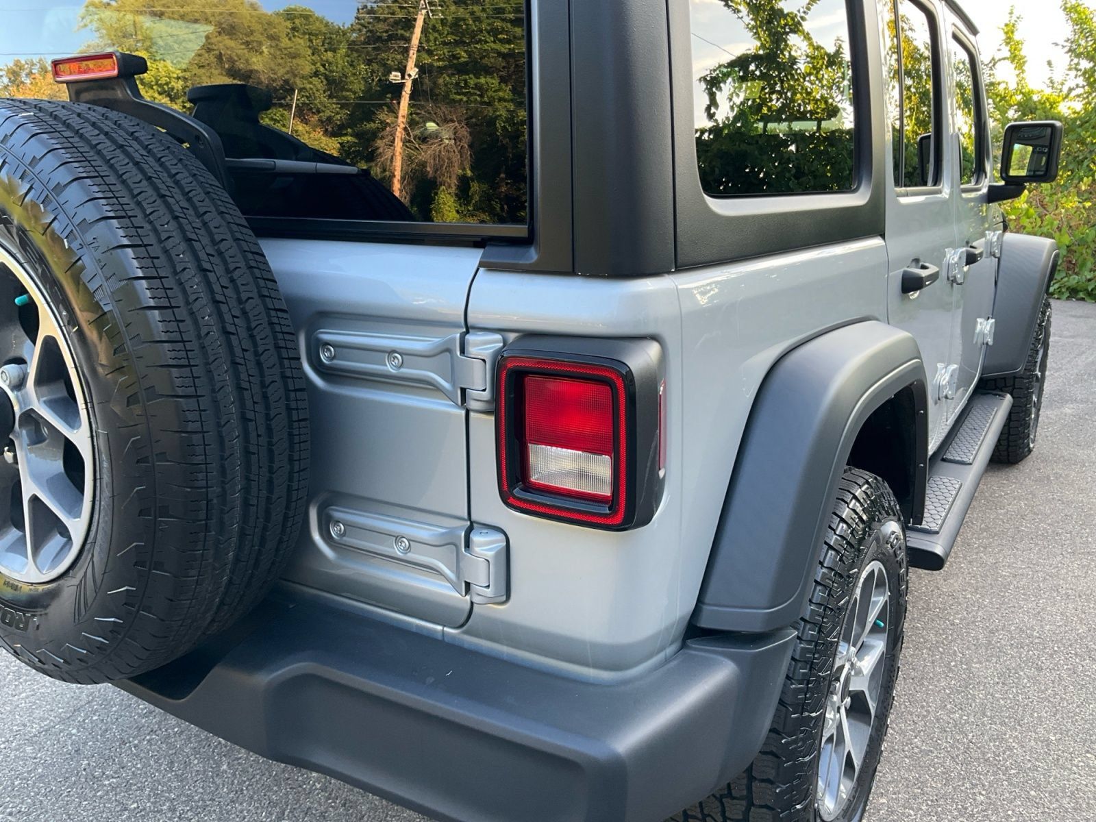 Used 2024 Jeep Wrangler Unlimited Sport AWD/4WD image 21