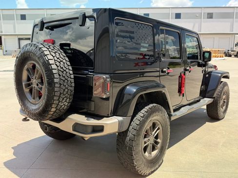 Used 2017 Jeep Wrangler Unlimited Sahara AWD/4WD image 7