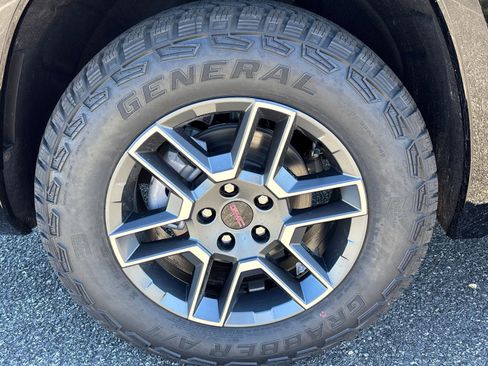 New 2026 GMC Terrain AT4 AWD/4WD image 32