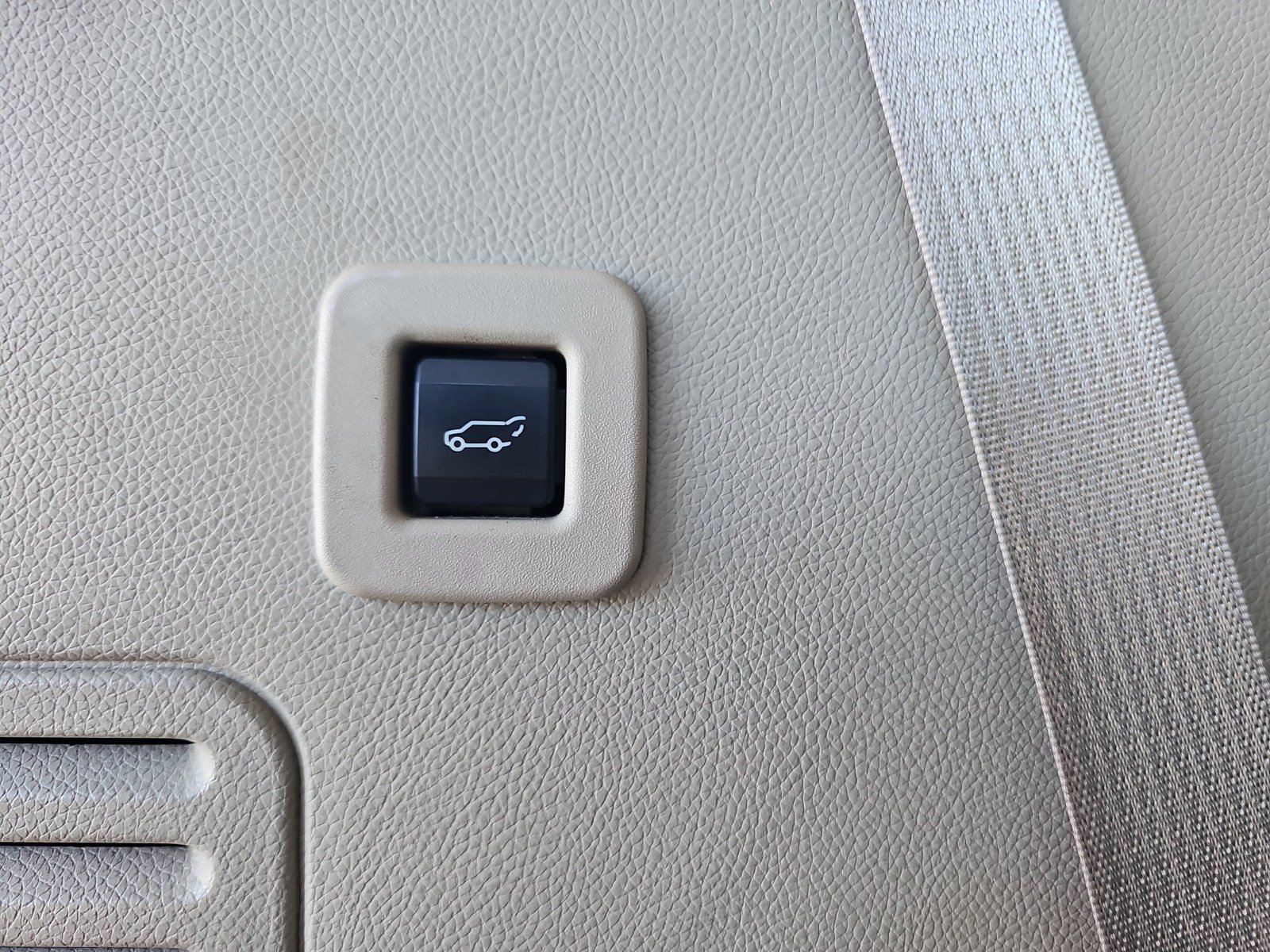 Used 2014 Ford Expedition Limited w/ Equipment Group 301A AWD/4WD image 31