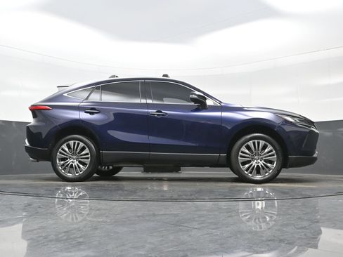 Used 2024 Toyota Venza XLE image 34