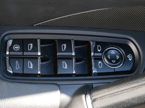 Used 2011 Porsche Cayenne S image 10