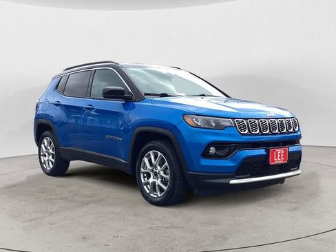 Certified 2025 Jeep Compass Limited AWD/4WD image 7