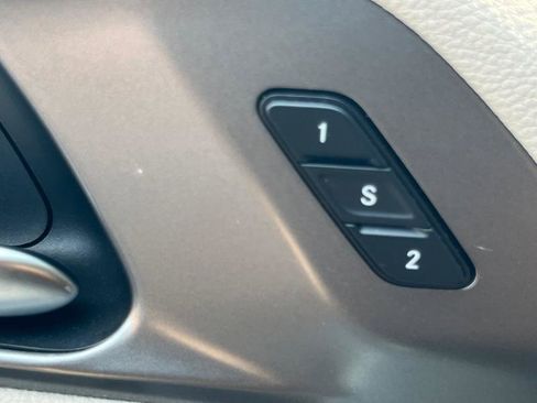 Used 2023 Chrysler Pacifica Touring-L image 31