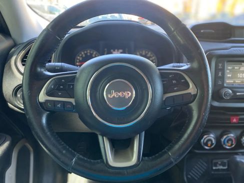 Used 2016 Jeep Renegade Latitude FWD image 19