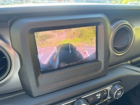 Used 2022 Jeep Wrangler Sport AWD/4WD image 26