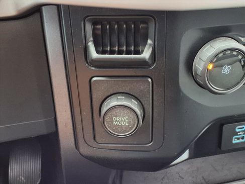 Used 2023 Ford F150 XLT image 9