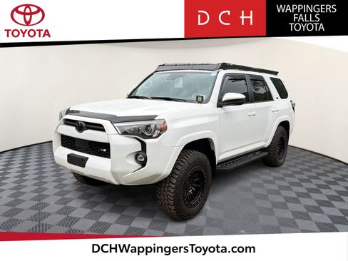 Used 2021 Toyota 4Runner SR5 AWD/4WD image 1
