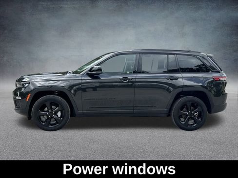 Used 2024 Jeep Grand Cherokee Limited w/ Black Appearance Package image 10