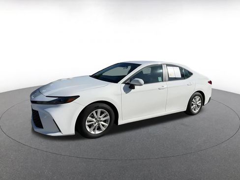 Used 2025 Toyota Camry LE image 8