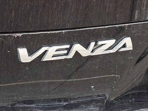 Used 2022 Toyota Venza LE image 24